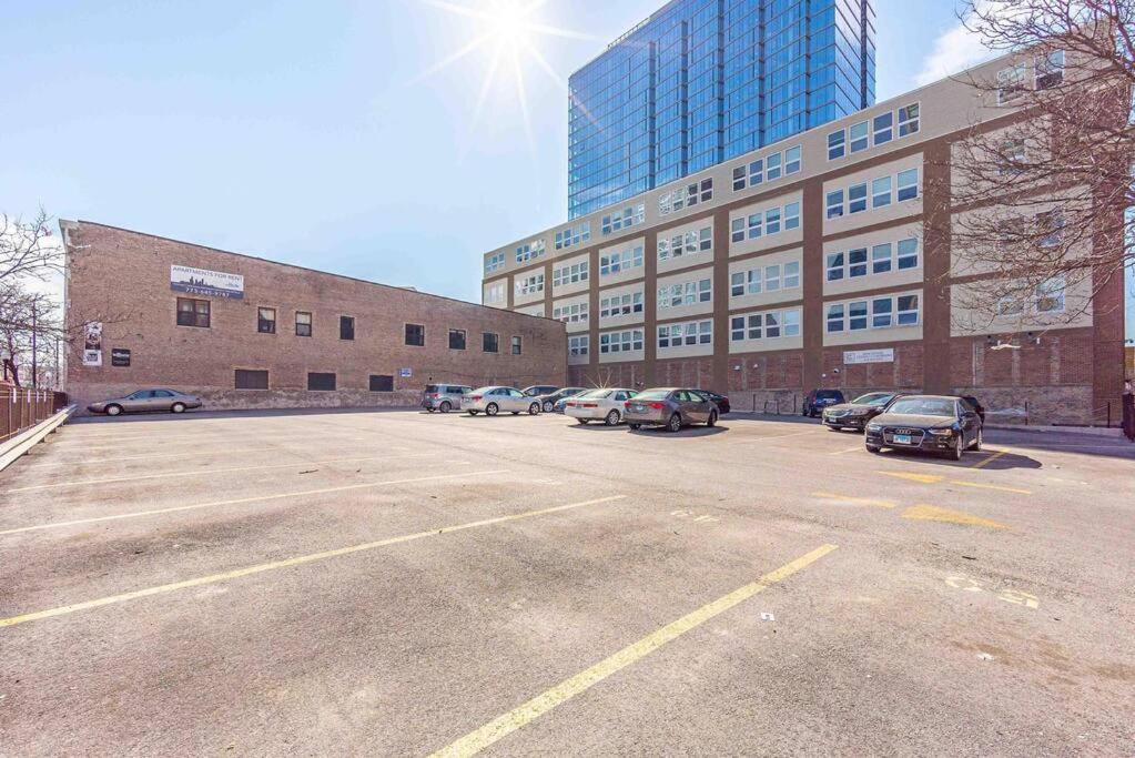 Spacious 2Br Vacation Rental With City View, Optional Parking And Gym Near Mccormick Place & Downtown Chicago Attractions Bagian luar foto